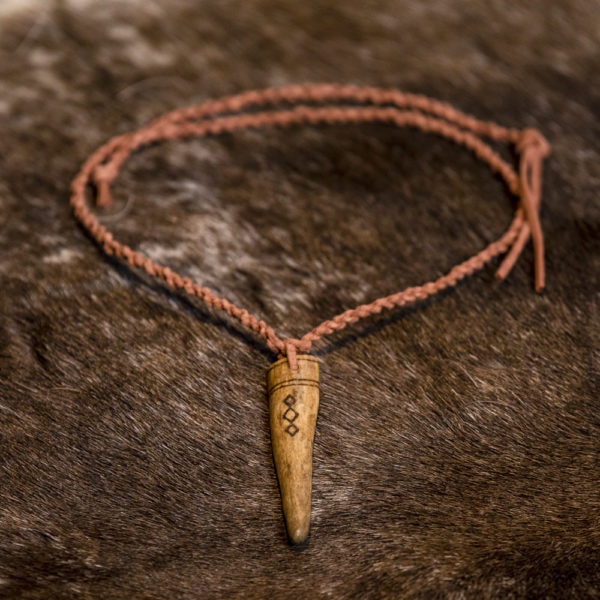 Niiles necklace. Leather ribbon 60 cm, reindeer horn.