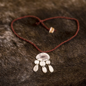 Elle necklace. Leather ribbon 51 cm, reindeer horn.